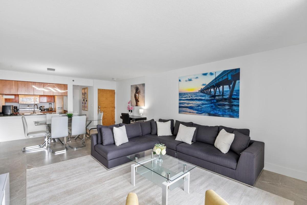 Stunning 3bedroom 34th Floor Brickell Free Parking Apartment