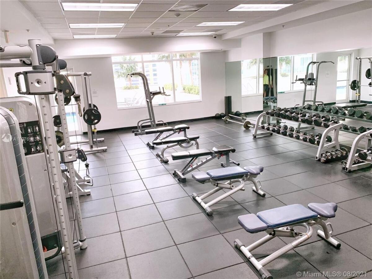 Stunning 3bedroom 34th Floor Brickell Free Parking Apartment