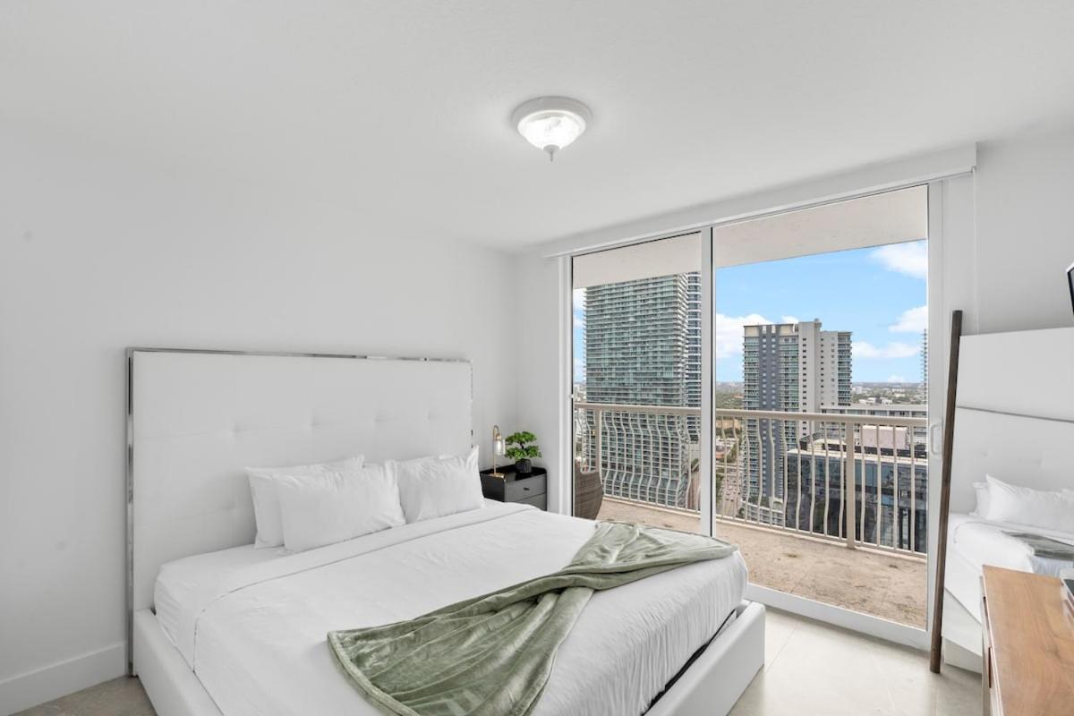 Stunning 3bedroom 34th Floor Brickell Free Parking *
